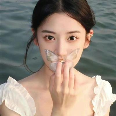 拳头在哭泣